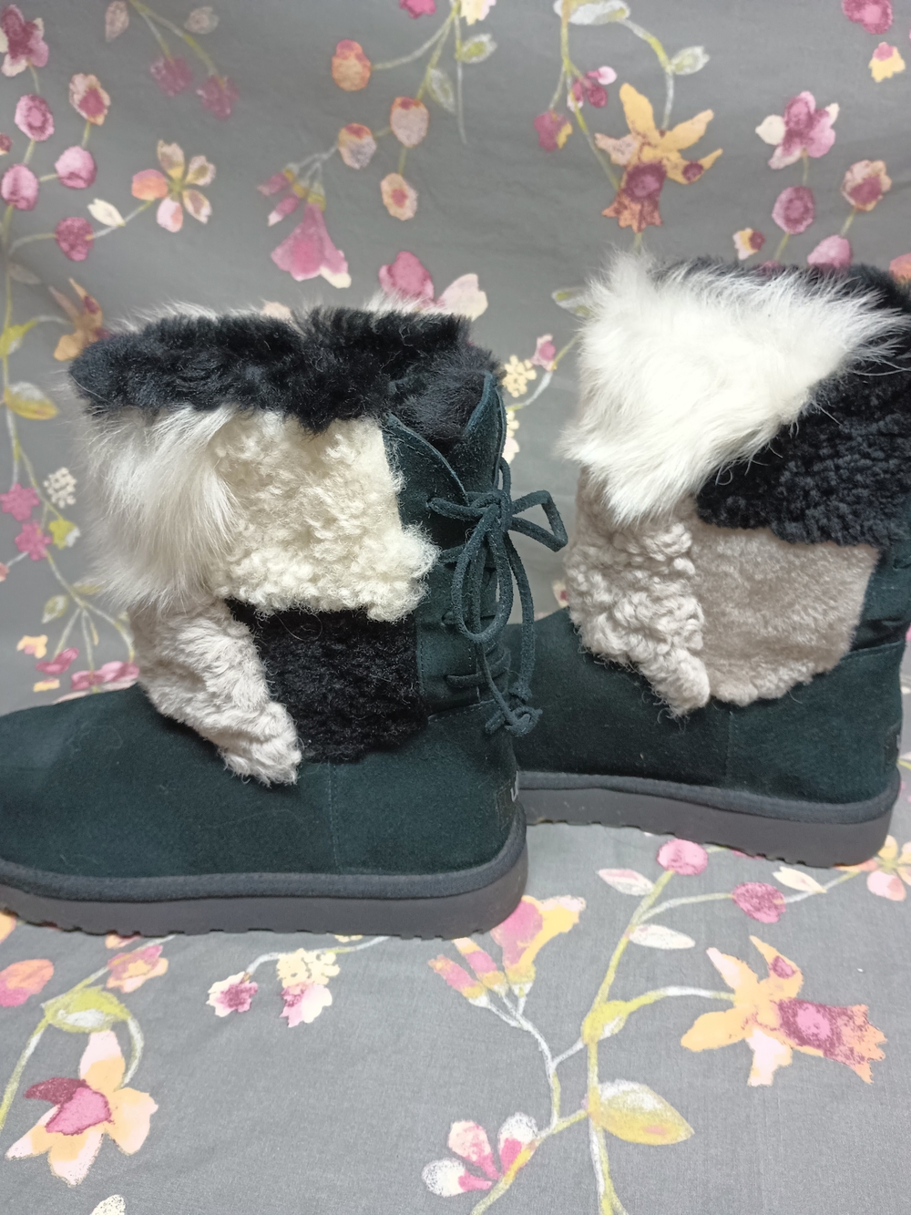 UGG Classic Patchwork Boots Black – Like New, Women's Size 8 - Picture 5 of 9